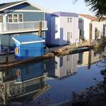 Calm reflections Houseboats