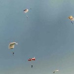 Sky full of chutes